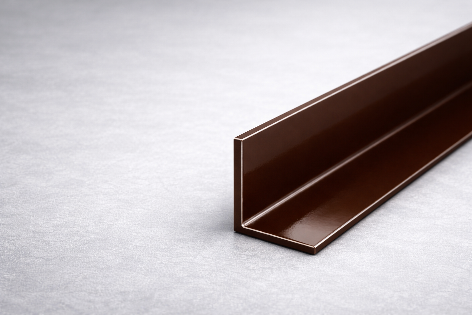 Kątownik wewnętrzny aluminiowy – profil wykończeniowy do podbitki dachowej